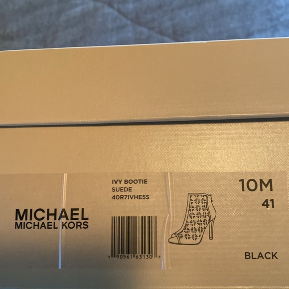 MICHAEL Michael Kors Ivy Bootie. Black. Size 10. - Picture 14 of 16